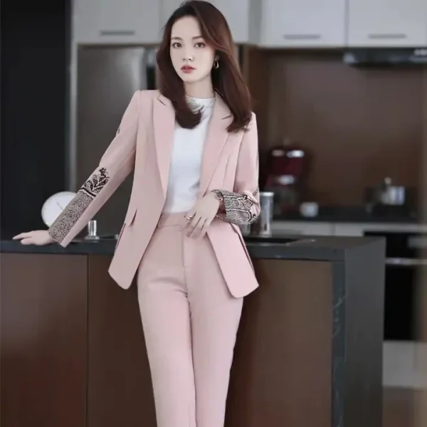 Trendy & Stylish Women’s Suits for 2025 - Image 5