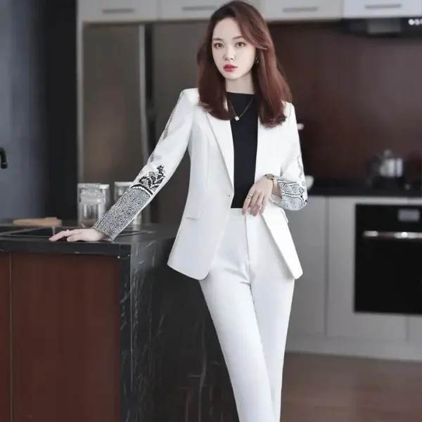 Trendy & Stylish Women’s Suits for 2025 - Image 3