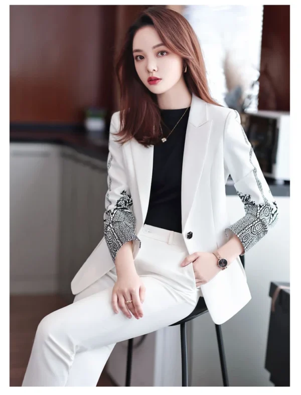 Trendy & Stylish Women’s Suits for 2025 - Image 4